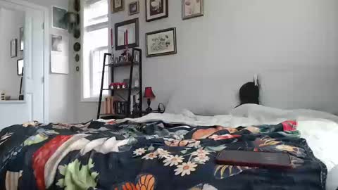 Liz online show from October 2025 04:28:01 PM