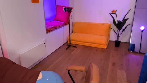 Snapshot of vixenp chatting on February 2025 06:55:01 PM Polly Online mostly at 9pm-2am UK Time online show from February 2025 06:55:01 PM