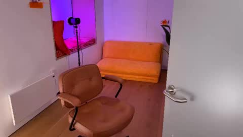 Snapshot of vixenp chatting on February 2025 09:42:02 PM Polly Online mostly at 9pm-2am UK Time online show from February 2025 09:42:02 PM