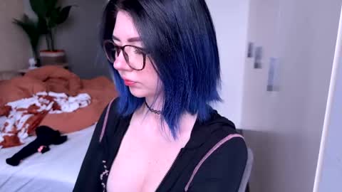 Polly  Online mostly at 9pm-2am UK Time online show from May 2026 03:50:02 PM