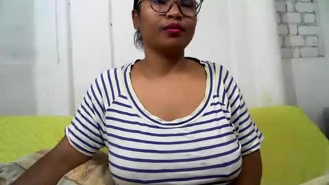 Snapshot of voagelle chatting on December 2024 04:25:01 PM voagelle online show from December 2024 04:25:01 PM