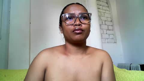 Snapshot of voagelle chatting on January 2025 06:54:01 AM voagelle online show from January 2025 06:54:01 AM