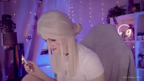 vronnier online show from September 2025 04:06:02 PM