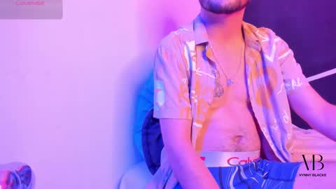 Snapshot of vynny_blacke_ chatting on October 2025 09:37:01 PM Vynny Blacke online show from October 2025 09:37:01 PM