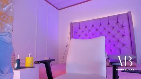 Snapshot of vynny_blacke_ chatting on November 2025 08:32:01 PM Vynny Blacke online show from November 2025 08:32:01 PM