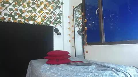 Zoey online show from November 2025 12:01:02 AM