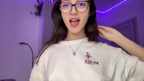 Alice  Before pvt write to me in PM  online show from December 2024 09:24:01 PM