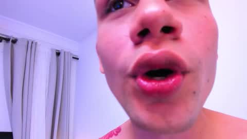 Snapshot of wallen_couple chatting on October 2025 03:01:02 PM Sofia Thiago online show from October 2025 03:01:02 PM