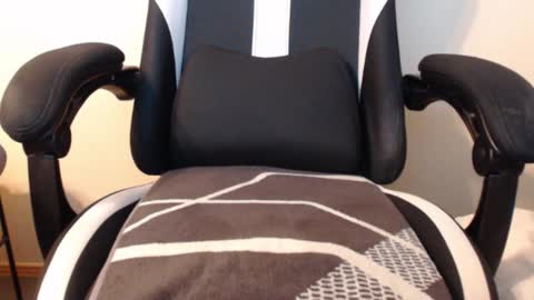 Snapshot of wanttobesucked1 chatting on December 2024 03:52:01 AM Suck daddys cock online show from December 2024 03:52:01 AM