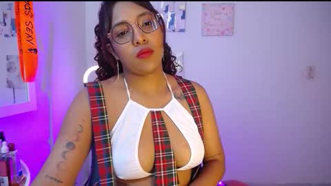 Snapshot of warisgoddes chatting on February 2026 06:17:01 AM EMILY online show from February 2026 06:17:01 AM