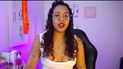 Snapshot of warisgoddes chatting on February 2026 09:38:01 AM EMILY online show from February 2026 09:38:01 AM