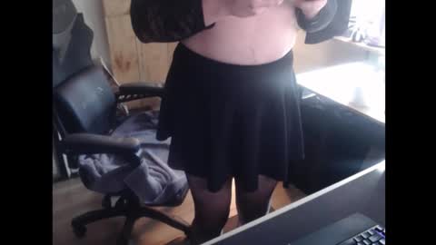 Snapshot of watchmehnnng chatting on October 2025 03:23:02 PM Nicki Rogers online show from October 2025 03:23:02 PM