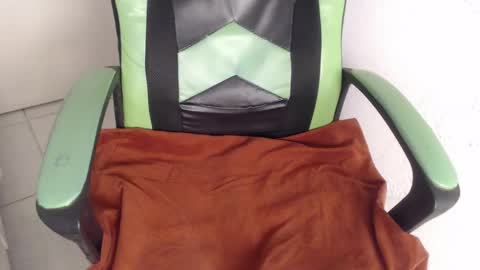 Trixie 3 online show from October 2025 01:42:02 PM