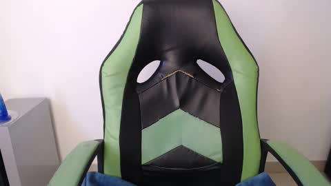 Snapshot of we_n_you chatting on February 2026 12:52:01 PM Trixie 3 online show from February 2026 12:52:01 PM