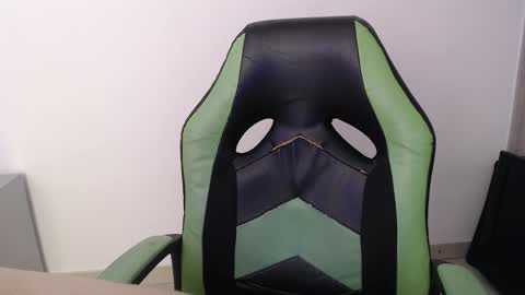 Snapshot of we_n_you chatting on February 2026 03:08:02 PM Trixie 3 online show from February 2026 03:08:02 PM