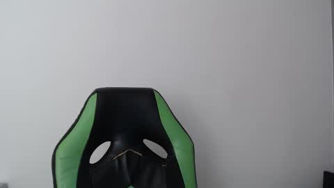 Snapshot of we_n_you chatting on February 2026 02:04:02 PM Trixie 3 online show from February 2026 02:04:02 PM