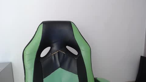 Snapshot of we_n_you chatting on February 2026 02:27:01 PM Trixie 3 online show from February 2026 02:27:01 PM