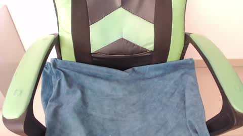 Trixie 3 online show from April 2026 03:27:02 PM