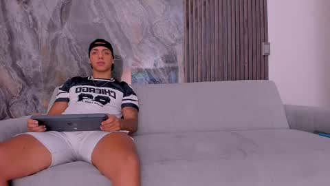 Snapshot of web_gammer_ chatting on September 2025 02:11:02 AM Jhonny Dick his neighbors. online show from September 2025 02:11:02 AM