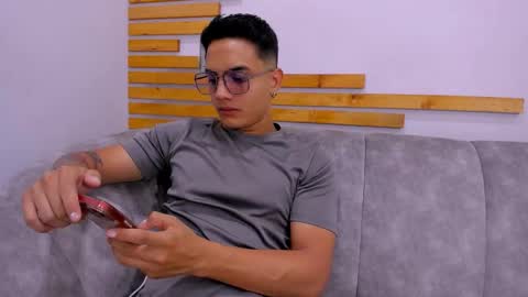 Snapshot of web_gammer_ chatting on September 2025 07:29:01 PM Jhonny Dick his neighbors. online show from September 2025 07:29:01 PM