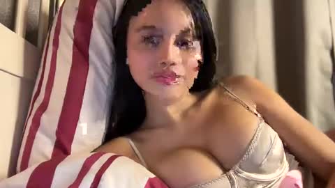 Snapshot of webcammaggie chatting on October 2025 03:29:02 PM Maggie online show from October 2025 03:29:02 PM