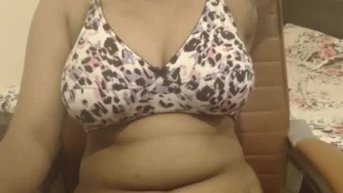 Snapshot of webshowxxx chatting on September 2025 12:21:02 PM mina online show from September 2025 12:21:02 PM