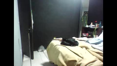 Snapshot of wellcrz chatting on October 2025 03:03:02 AM wellcrz online show from October 2025 03:03:02 AM