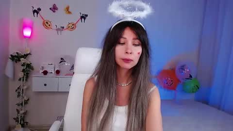 Wendi Foster online show from October 2025 02:41:02 PM