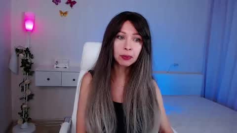 Wendi Foster online show from November 2025 07:02:01 PM