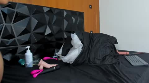 Wendy Marshall  online show from January 2025 01:35:01 AM