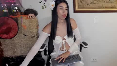 Wendy Marshall  online show from November 2025 07:24:01 PM