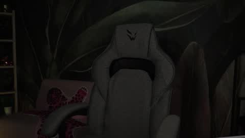 little girl who is always rightLisa online show from October 2025 02:01:01 AM