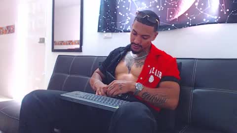 Wesley Rogger online show from November 2025 05:01:02 PM