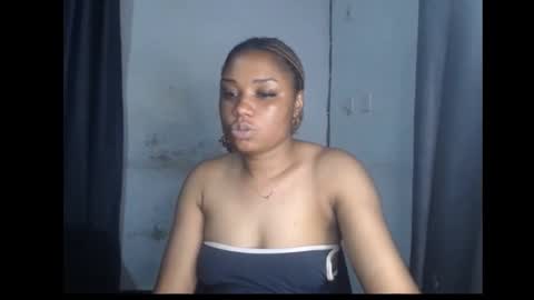 Snapshot of wet_juicypussy chatting on December 2024 06:01:02 PM queen online show from December 2024 06:01:02 PM