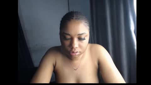 Snapshot of wet_juicypussy chatting on December 2024 03:53:01 AM queen online show from December 2024 03:53:01 AM