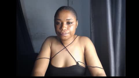 Snapshot of wet_juicypussy chatting on December 2024 10:37:01 PM queen online show from December 2024 10:37:01 PM