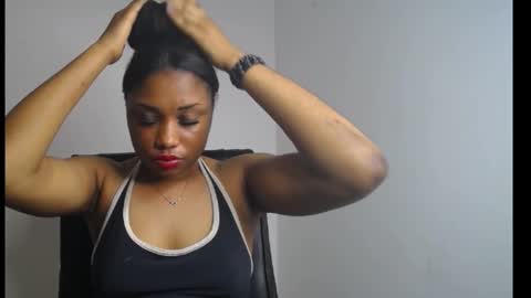 Snapshot of wet_juicypussy chatting on January 2025 07:10:01 PM queen online show from January 2025 07:10:01 PM