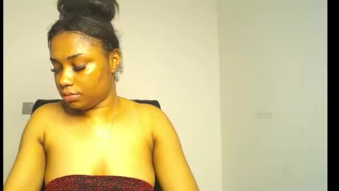 Snapshot of wet_juicypussy chatting on January 2025 07:27:01 PM queen online show from January 2025 07:27:01 PM