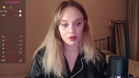Snapshot of wet_lana chatting on March 2025 06:01:02 PM Lana online show from March 2025 06:01:02 PM