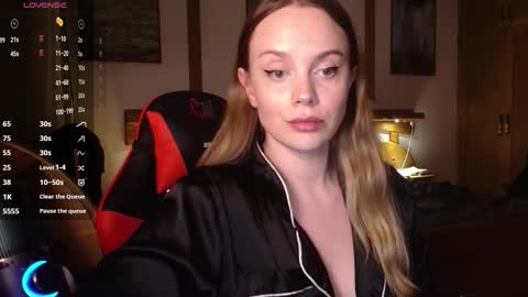 Lana online show from December 2025 09:00:01 PM