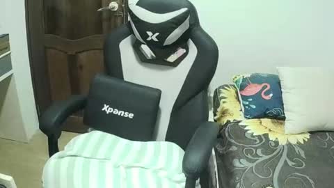 Snapshot of wetlynpussy4u chatting on September 2025 04:30:02 PM Lyns online show from September 2025 04:30:02 PM