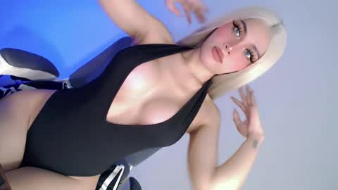 Snapshot of what_the_fuckxx chatting on January 2025 09:51:02 PM kiara online show from January 2025 09:51:02 PM