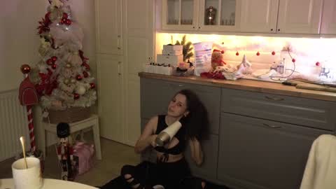 Victoria Maria online show from December 2024 05:55:01 PM