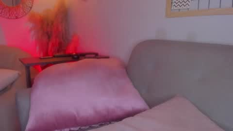 Snapshot of whiite_snow_ chatting on January 2025 10:35:02 PM Sara online show from January 2025 10:35:02 PM
