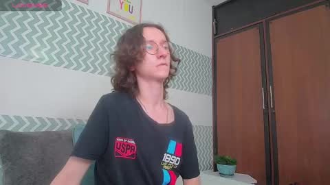 white_king4 online show from October 2025 01:08:01 PM