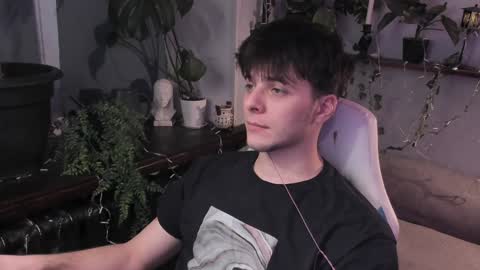 Snapshot of whiteegrimm chatting on December 2024 04:59:02 PM Gus online show from December 2024 04:59:02 PM