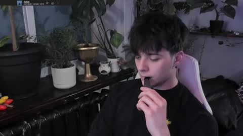 Snapshot of whiteegrimm chatting on January 2025 06:14:02 PM Gus online show from January 2025 06:14:02 PM