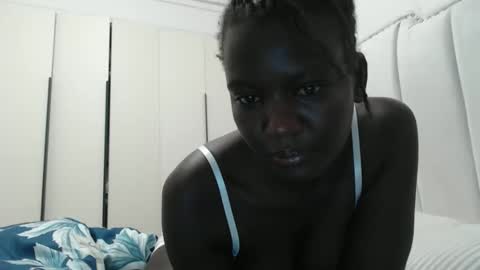 whitenightandqueen online show from May 2026 01:03:01 AM