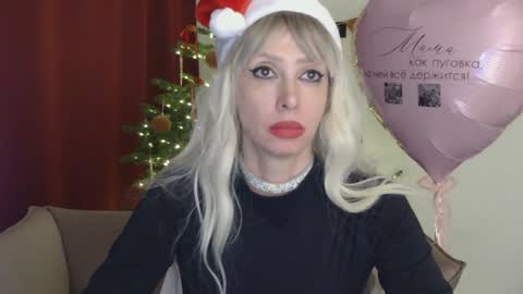 Snapshot of whitequeen888 chatting on December 2024 10:05:01 PM White Queen online show from December 2024 10:05:01 PM