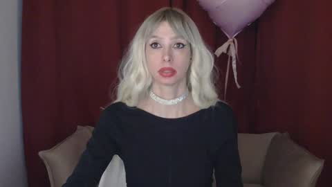 Snapshot of whitequeen888 chatting on January 2025 01:05:02 AM White Queen online show from January 2025 01:05:02 AM